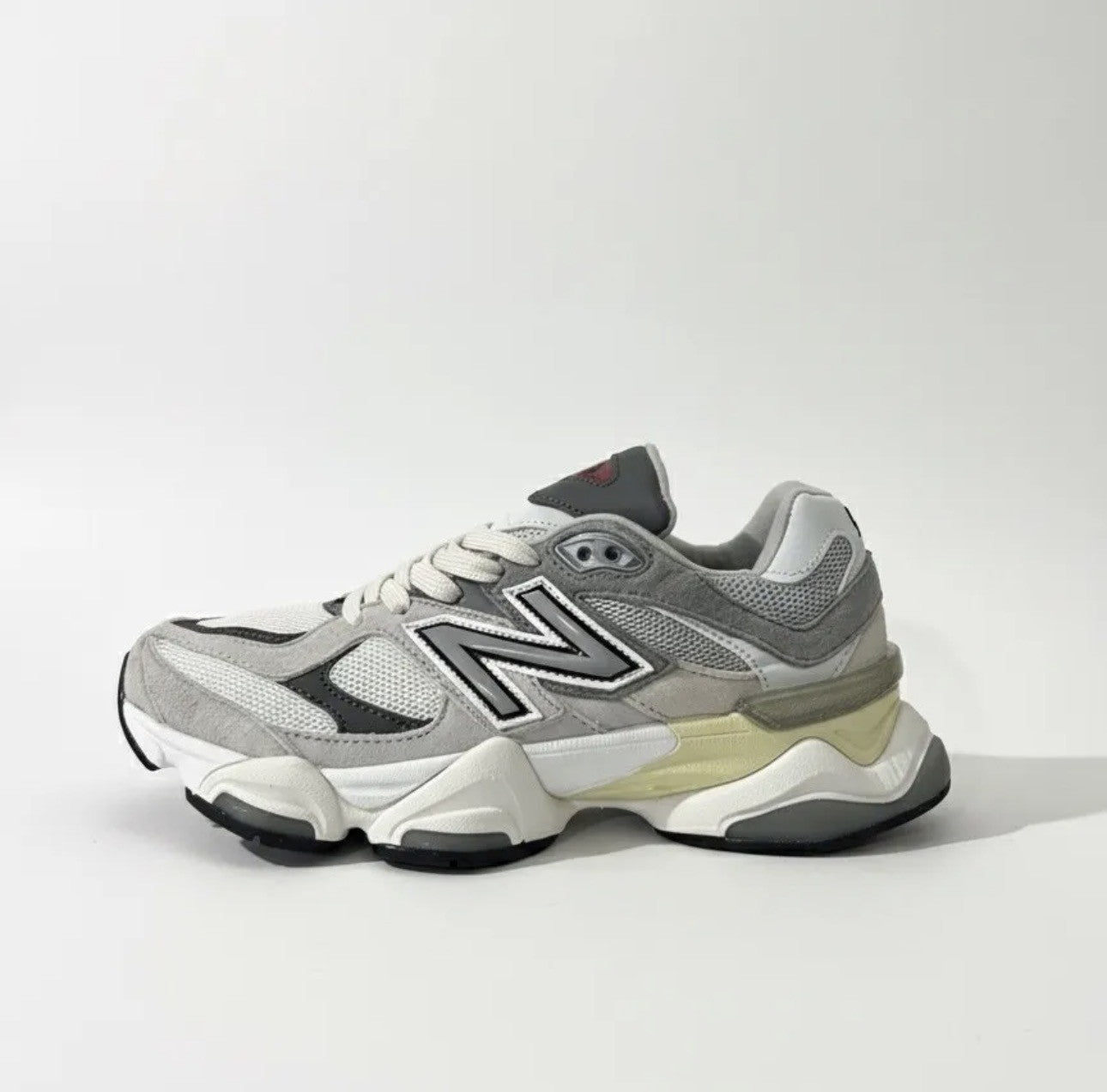 New Balance 9060 Gris/Blanco